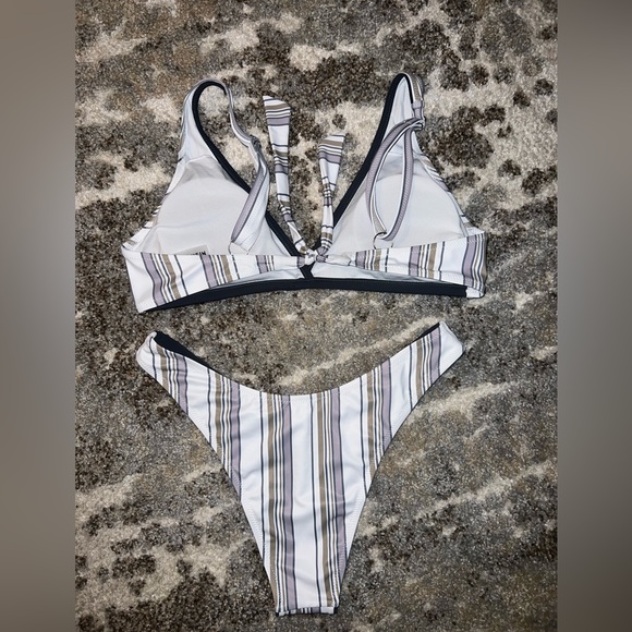 Stripe bikini - Picture 3 of 6